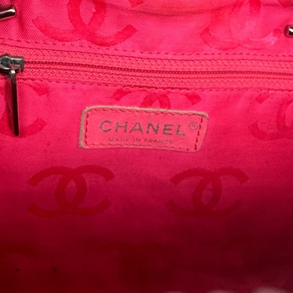 CHANEL Cambon Line White/Black CC Logo Leather Shoulder Bag - Picture 13 of 14